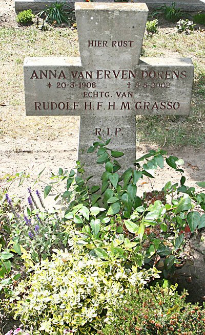 anna_m.e._van_erven_dorens__1908-2002_.jpg