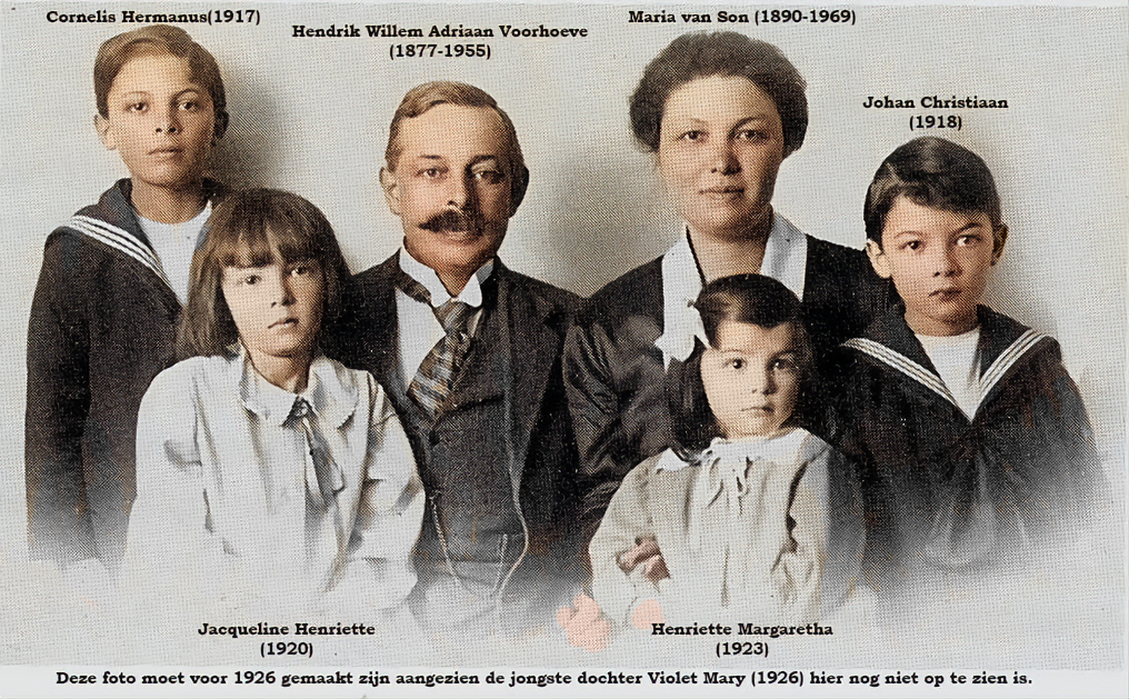 familie_h.w.a.voorhoeve-_van_son_1925.jpg