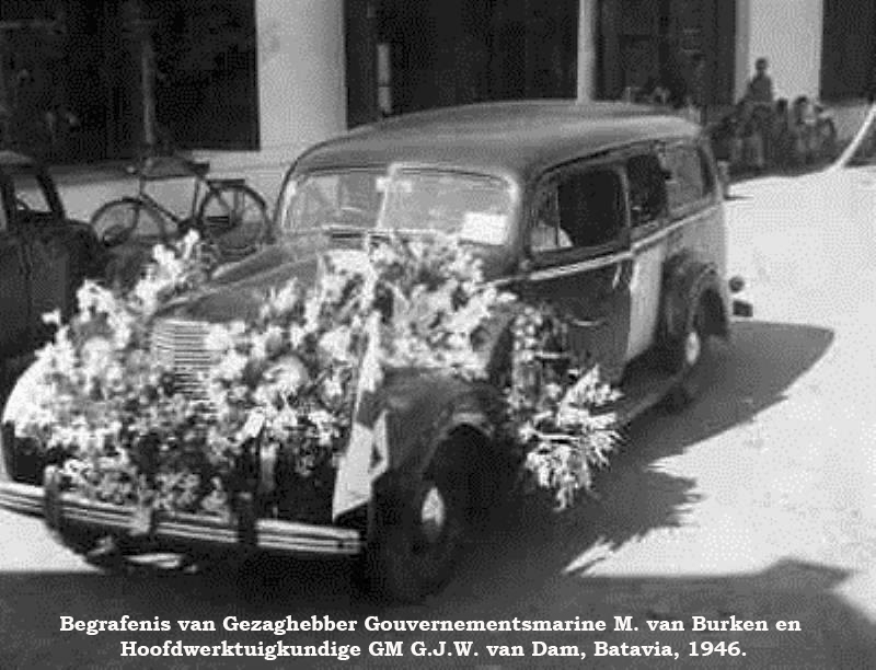 begrafenis_van__m._van_burken_en__g.j.w._van_dam__batavia__1946..jpg