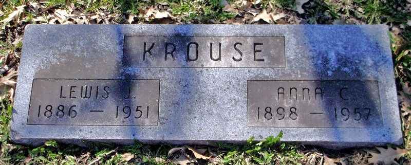 lewis_and_anna_krouse-huisman-riverside_cemetery_.jpg
